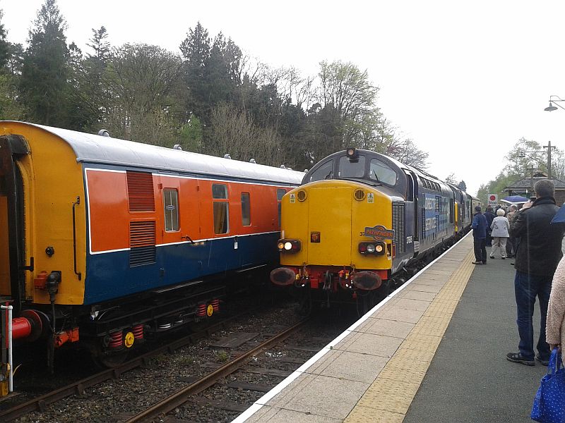 37605 and 37509 bring the Devon Explorer stock back from Meldon past Lab 11 