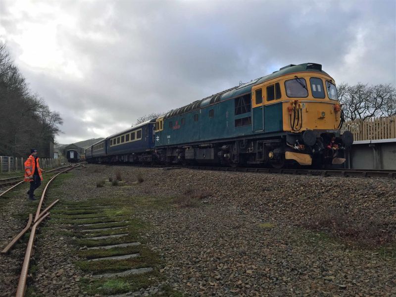 33103 'Swordfish' at Meldon