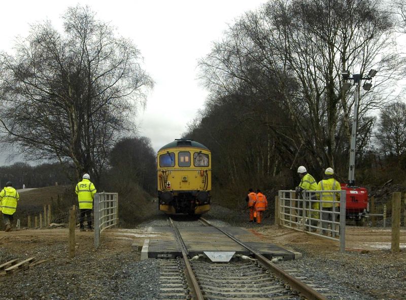 33103 'Swordfish' at the Den Brook windfarm crossing