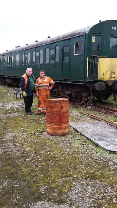 Graham Isom and Julian Pope looking pleased with themselves after starting up 1132 for the first time for 2 years