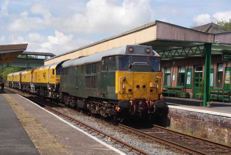 31452 departing for Chaddesden Sidings, Derby, with the rail grinder in tow.