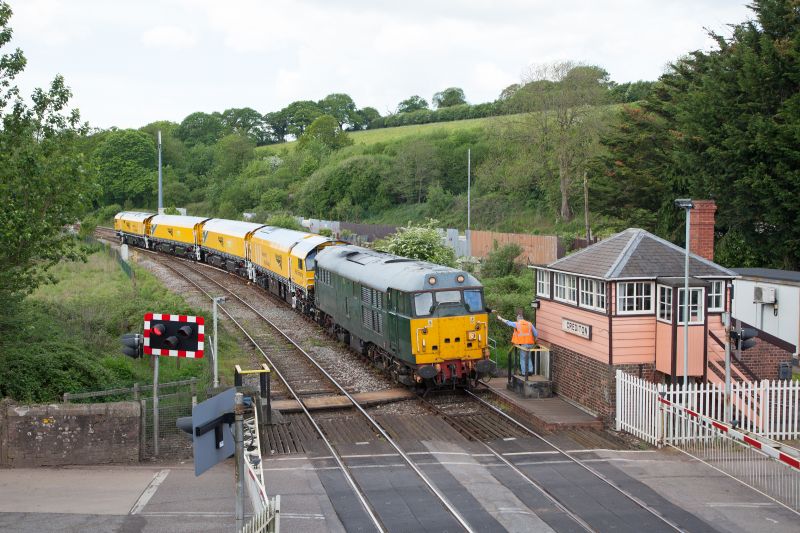 The 31452 and Rail Grinder ensemble back on Network Rail metals at Crediton