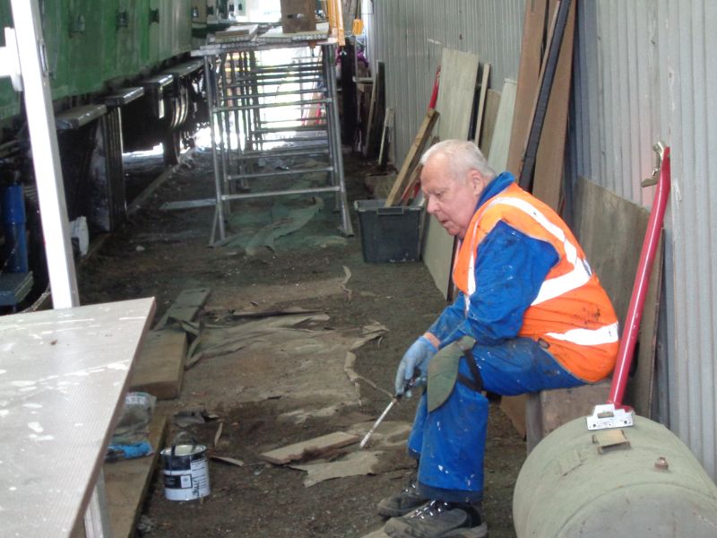 Alan Harris signifying end of work Every CW picture tells a storybrPhotographer David BellbrDate taken 02082018