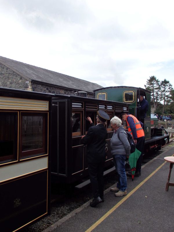 WHR at Dinas. Train of Festiniog Railway 'Bugbox' carriages, headed by 1891 Hunslet 0-4-0ST 'Lilla'.brPhotographer Tom BaxterbrDate taken 16092018