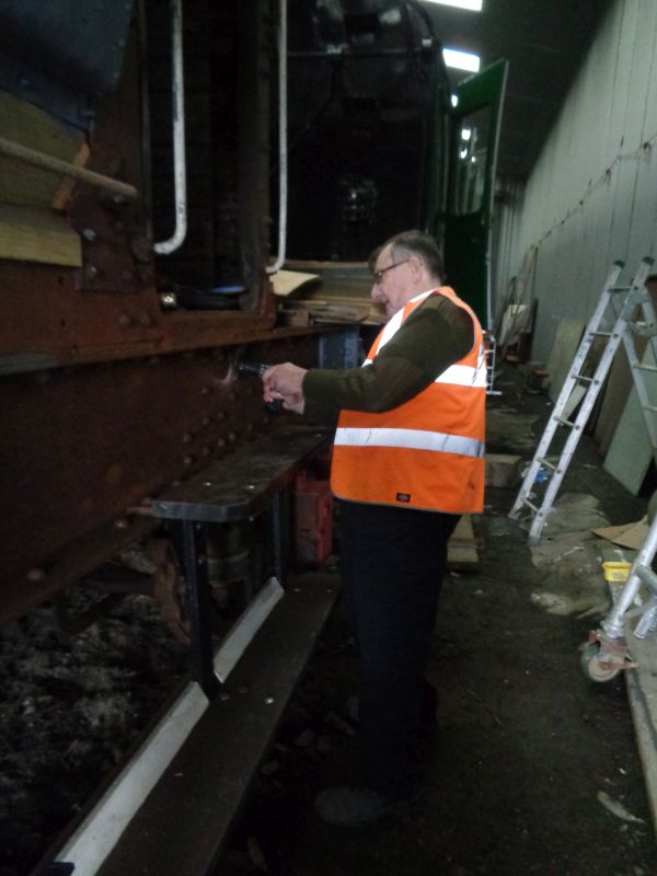 David Bell with power tool brushing down.brPhotographer Geoff HornerbrDate taken 17102019