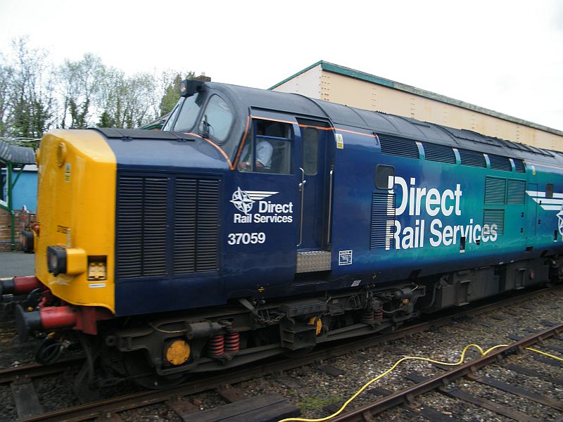 37059 arriving at Okehampton station.