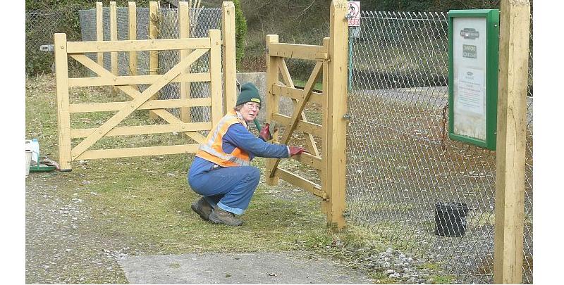 Sue Baxter prepares the platform gate for painting.brPhotographer Geoff HornerbrDate taken 02032013