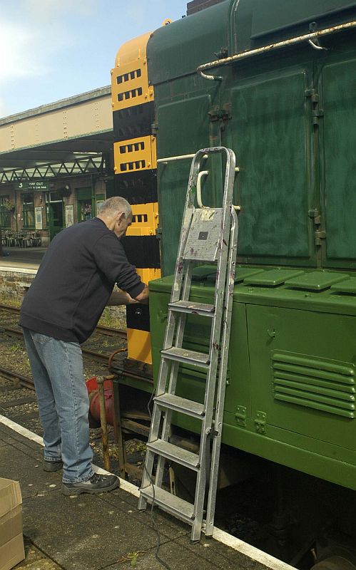 Geoff applying the striped paint