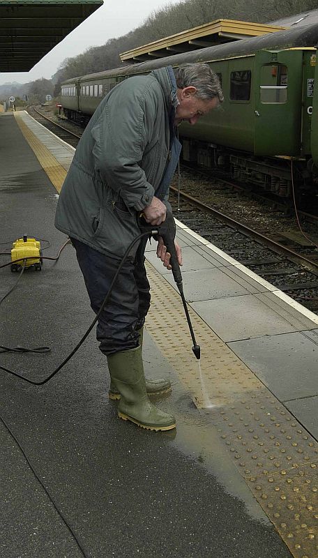 Andy Turner blasting years of grime off Okehampton platform 3