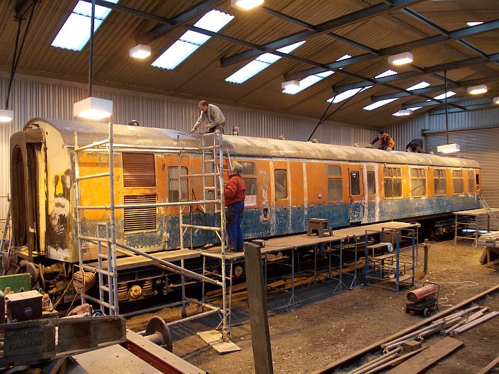 Messrs Martin, Baxter, Williams and Brooks undercoating the roof of Lab 11.brPhotographer Jon KelseybrDate taken 05012013